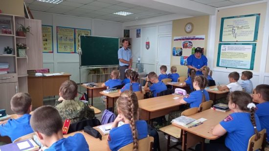 Лекция о завершении II Мировой войны в Ялтинской средней школе № 11.